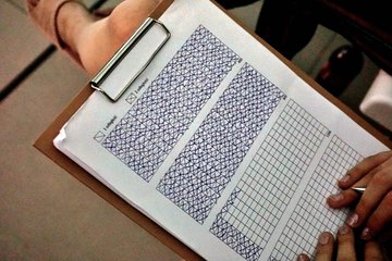 W Praszce pływali na rzecz WOŚP. Odbył się drugi nocny maraton pływacki