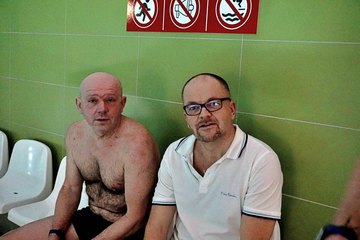 W Praszce pływali na rzecz WOŚP. Odbył się drugi nocny maraton pływacki