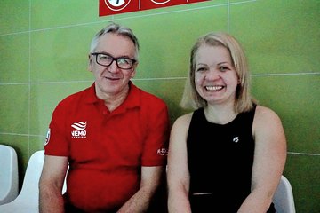 W Praszce pływali na rzecz WOŚP. Odbył się drugi nocny maraton pływacki