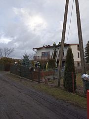 Uwaga na silny wiatr. W powiecie wieluńskim strażacy od wczoraj interweniowali prawie 60 razy