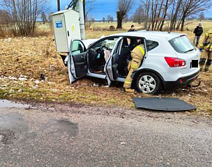 Zdarzenie drogowe w Gromadzicach. Jedna osoba jest poszkodowana