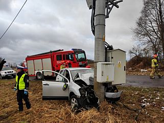 Zdarzenie drogowe w Gromadzicach. Jedna osoba jest poszkodowana