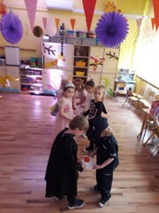 Karnawałowa zabawa w wieluńskim przedszkolu
