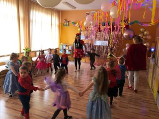 Karnawałowa zabawa w wieluńskim przedszkolu