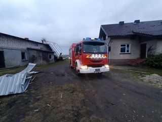 W weekend ostro wiało! Wieluńscy strażacy wyjeżdżali do interwencji aż 125 razy