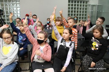 Przedstawienie kukiełkowe w wieluńskiej książnicy