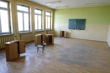 Mieszkańcy Wielgiego i Dymku (gmina Ostrówek) szykują byłą szkołę dla uchodźców