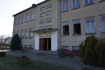 Mieszkańcy Wielgiego i Dymku (gmina Ostrówek) szykują byłą szkołę dla uchodźców