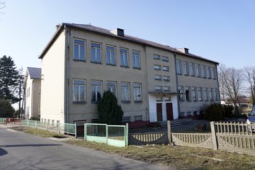 Mieszkańcy Wielgiego i Dymku (gmina Ostrówek) szykują byłą szkołę dla uchodźców