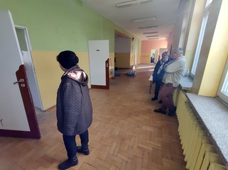 Mieszkańcy Wielgiego i Dymku (gmina Ostrówek) szykują byłą szkołę dla uchodźców