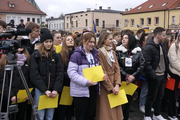 Świat musi to zobaczyć! Tysiące wieluńskiej młodzieży mówi: Nigdy więcej wojny!