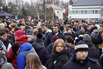 Świat musi to zobaczyć! Tysiące wieluńskiej młodzieży mówi: Nigdy więcej wojny!