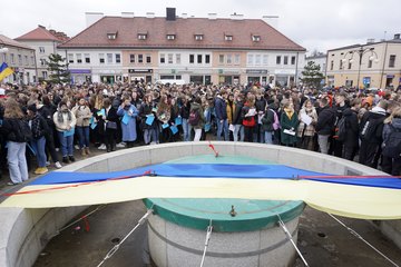 Świat musi to zobaczyć! Tysiące wieluńskiej młodzieży mówi: Nigdy więcej wojny!