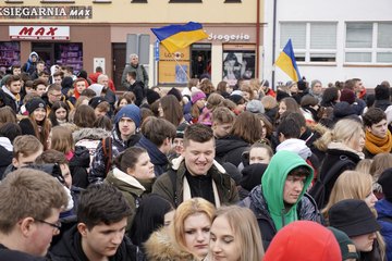 Świat musi to zobaczyć! Tysiące wieluńskiej młodzieży mówi: Nigdy więcej wojny!