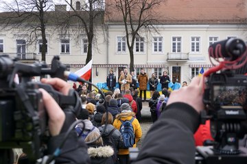 Świat musi to zobaczyć! Tysiące wieluńskiej młodzieży mówi: Nigdy więcej wojny!