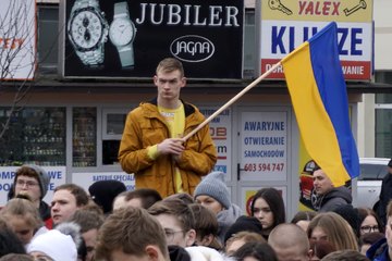 Świat musi to zobaczyć! Tysiące wieluńskiej młodzieży mówi: Nigdy więcej wojny!