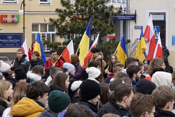 Świat musi to zobaczyć! Tysiące wieluńskiej młodzieży mówi: Nigdy więcej wojny!