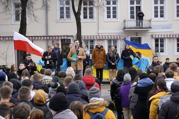 Świat musi to zobaczyć! Tysiące wieluńskiej młodzieży mówi: Nigdy więcej wojny!