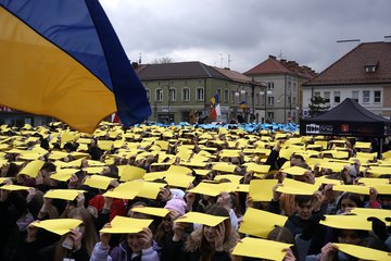 Świat musi to zobaczyć! Tysiące wieluńskiej młodzieży mówi: Nigdy więcej wojny!