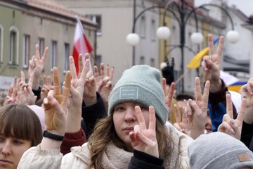 Świat musi to zobaczyć! Tysiące wieluńskiej młodzieży mówi: Nigdy więcej wojny!