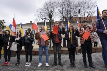 Świat musi to zobaczyć! Tysiące wieluńskiej młodzieży mówi: Nigdy więcej wojny!