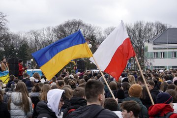 Świat musi to zobaczyć! Tysiące wieluńskiej młodzieży mówi: Nigdy więcej wojny!