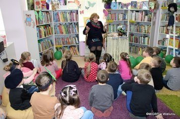 Światowy Dzień Poezji i spotkanie z poetką w wieluńskiej bibliotece