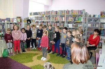 Światowy Dzień Poezji i spotkanie z poetką w wieluńskiej bibliotece