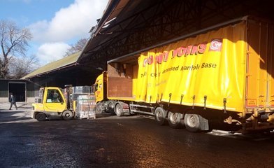 Polonia w Irlandii wspiera uchodźców ociekających przed wojną w Ukrainie