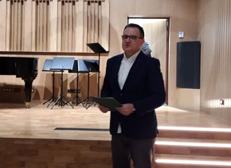 Uczniowie – uczniom. W Szkole Muzycznej I Stopnia w Wieluniu odbył się wzruszający koncert