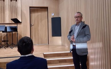 Uczniowie – uczniom. W Szkole Muzycznej I Stopnia w Wieluniu odbył się wzruszający koncert
