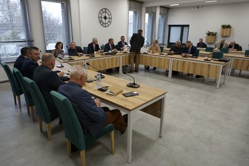 Radni gminy Pątnów od dzisiaj obradują w nowoczesnym wnętrzu – sala po remoncie robi wrażenie