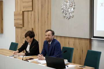 Radni gminy Pątnów od dzisiaj obradują w nowoczesnym wnętrzu – sala po remoncie robi wrażenie