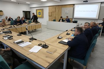 Radni gminy Pątnów od dzisiaj obradują w nowoczesnym wnętrzu – sala po remoncie robi wrażenie