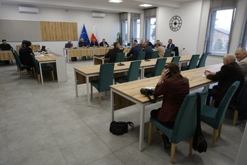 Radni gminy Pątnów od dzisiaj obradują w nowoczesnym wnętrzu – sala po remoncie robi wrażenie