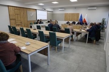 Radni gminy Pątnów od dzisiaj obradują w nowoczesnym wnętrzu – sala po remoncie robi wrażenie