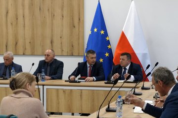 Radni gminy Pątnów od dzisiaj obradują w nowoczesnym wnętrzu – sala po remoncie robi wrażenie