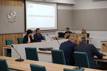 Radni gminy Pątnów od dzisiaj obradują w nowoczesnym wnętrzu – sala po remoncie robi wrażenie