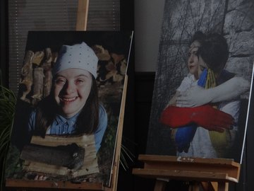 Uczniowie z ośrodka w Gromadzicach ukazani na wyjątkowej wystawie fotograficznej