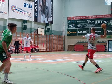 Osłabiony MKS nie dał rady AZS-owi