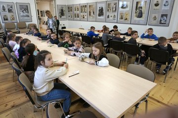 Podróże wycinanek w Muzeum w Praszce
