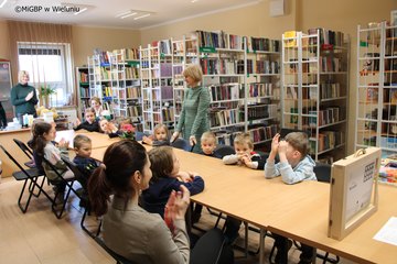 Mali strażnicy miejskiej książnicy. Pierwsze spotkanie z przedszkolakami