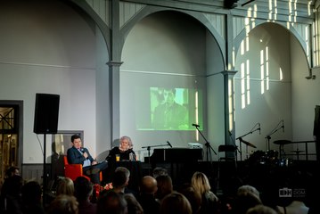Elżbieta Kalińska, dyrektorka Wieluńskiego Domu Kultury zadebiutowała jako poetka