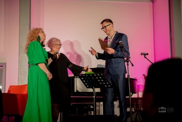 Elżbieta Kalińska, dyrektorka Wieluńskiego Domu Kultury zadebiutowała jako poetka