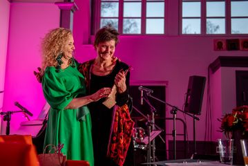 Elżbieta Kalińska, dyrektorka Wieluńskiego Domu Kultury zadebiutowała jako poetka