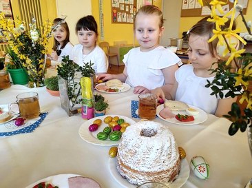 Śniadanie wielkanocne w wieluńskim przedszkolu