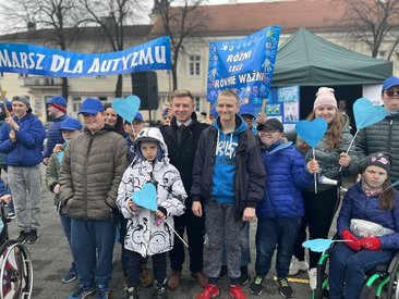 Niebieski Marsz dla Autyzmu przeszedł ulicami Wielunia