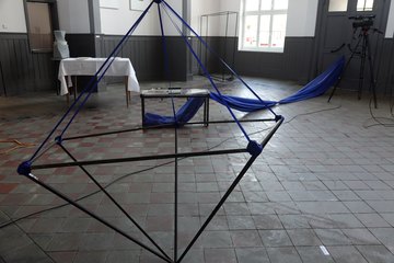 Niecodzienna wystawa na Dworcu Kulturalnym Wieluń – Dąbrowa
