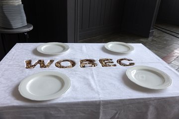 Niecodzienna wystawa na Dworcu Kulturalnym Wieluń – Dąbrowa