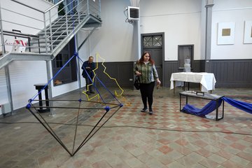 Niecodzienna wystawa na Dworcu Kulturalnym Wieluń – Dąbrowa